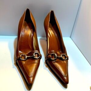 Gucci brown leather size 10.5B 
Gorgeous Cognac color in excellent condition.